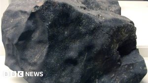 Oldest material on Earth discovered - BBC News