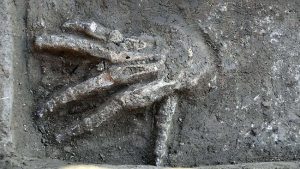 Archeologists find pits full of nothing but severed giant right hands in Egypt - Strange Sounds